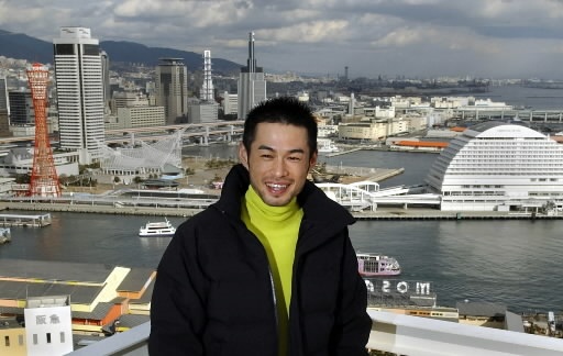 神戸を愛するイチロー選手。震災１０年の被災地へ、励ましのメッセージを力強く語った＝神戸・ハーバーランド、神戸新聞社屋上（撮影　田中靖浩、中西大二）