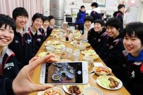 神戸新聞next 強豪バレー部女子寮のご飯 ｓｎｓで人気