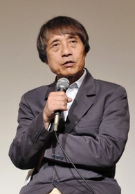 「阪神・淡路大震災から」をテーマに講演する安藤忠雄さん＝神戸市中央区北野町１、ＡＮＡクラウンプラザホテル神戸