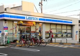 ５歳女児が１０円玉を握りしめ、「おなかがすいた」と店員に伝えたコンビニ。傷害事件発覚のきっかけになった＝１２日午後、伊丹市内