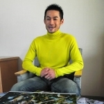 オリックス時代の写真を見ながら、震災当時を振り返るイチロー選手＝神戸市内