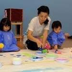 報道陣に公開された認可外保育園「ファミリア　プリスクール夙川」。体感型の教育を目指す＝西宮市南郷町