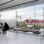 シンプルな内装と広い間口は、まるでショールームのよう＝姫路市御国野町国分寺（撮影・山崎　竜）