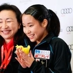 ＧＰ中国杯ショートプログラムで自己ベストをマークし、笑顔を見せる三原舞依＝１１月１８日、北京（共同）