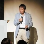 「生きる力」をテーマに講演する安藤忠雄さん＝県立美術館