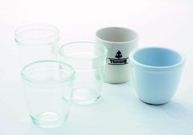 歴代の容器。発売当時は厚めの陶器でした（モロゾフ提供）