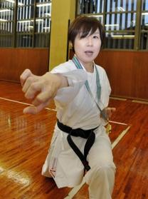 空手の世界大会で優勝した橋本和歌子さん＝赤穂市加里屋、赤穂市民総合体育館