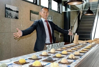 約３０種類から生パスタを選べるレストラン「ＤＡＮ-ＭＥＮ」。２カ月ごとに開くパスタ会で、出雲社長が自ら麺を手打ちする＝淡路市生穂新島
