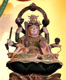 マツコ・デラックスさんに似ているとうわさの弁天様＝智禅寺