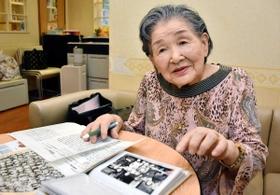 原爆投下後の広島の様子について話す筒井秀子さん＝神戸市須磨区