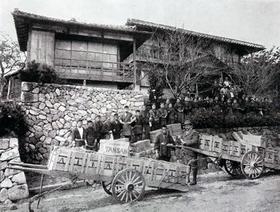 １８９９年、イギリスの雑誌に掲載された宝塚市内の瓶詰め工場（宝塚市提供）