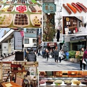 石畳の街に集うスイーツ店やカフェ。ショーケースには色鮮やかなスイーツが並ぶ＝岡本商店街