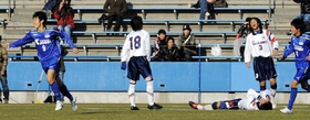 豊かな才能で滝川第二高校を圧倒した鹿児島城西高時代の大迫勇也選手（左）＝２００９年１月５日、横浜市のニッパツ三ツ沢球技場