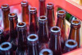 ビール瓶の大瓶は「おおびん」？「だいびん」？（Hassyoudo/stock.adobe.com）