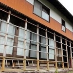 破格の５万円で売りに出された空き家。裏には蔵や畑もある＝兵庫県香美町村岡区柤岡