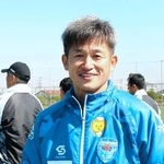 インタビューに答える横浜ＦＣの三浦知良選手＝横浜市保土ケ谷区
