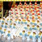 華やかな宝塚歌劇のフィナーレの場面＝大阪市北区芝田１