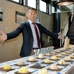 約３０種類から生パスタを選べるレストラン「ＤＡＮ-ＭＥＮ」。２カ月ごとに開くパスタ会で、出雲社長が自ら麺を手打ちする＝淡路市生穂新島