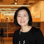 「校則は３０年前から問題点を指摘する論文が出ているが、現状はほとんど変わっていない」と話す西尾亜希子准教授＝西宮市池開町、武庫川女子大