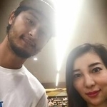 橋本薫さんがフェイスブックに投稿したダルビッシュ選手との写真（橋本薫さん提供）