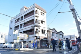 火災があった４階建てのマンション＝尼崎市東難波町５
