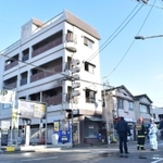 火災があった４階建てのマンション＝尼崎市東難波町５