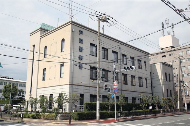兵庫県警芦屋署＝芦屋市公光町６