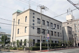 兵庫県警芦屋署＝芦屋市公光町６
