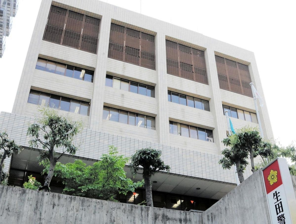 神戸新聞next 試着室でリュックに商品 スポーツ用品３１点万引容疑でベトナム人男女逮捕