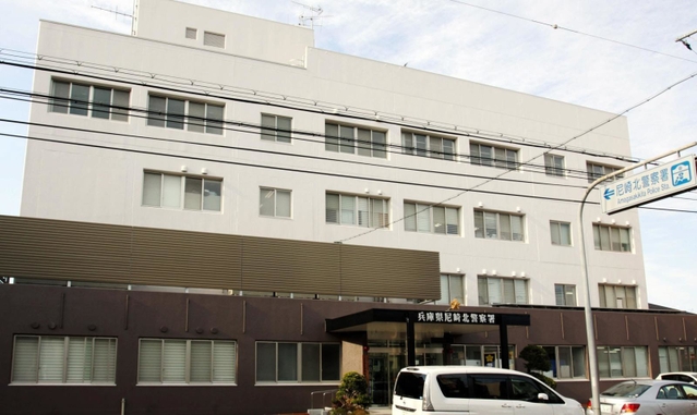 オートバイ2人乗り 無免許で中学生を逮捕 後ろに小学生乗せ 遊びの帰り 神戸新聞next オートバイ2人乗り 無免許で中学生を逮捕 後ろに小学生乗せ 遊びの帰り 神戸新聞next