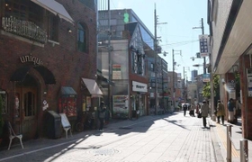 振興組合のある岡本商店街＝神戸市東灘区