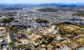 姫路城の背後に広がる姫路市街地