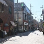 振興組合のある岡本商店街＝神戸市東灘区