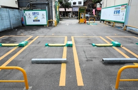 マスクの着用を呼び掛けられ、激怒したとされる現場の駐車場＝神戸市兵庫区福原町（２０２２年３月撮影）