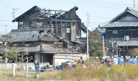 小学生の兄弟が亡くなった民家火災の現場＝２０２１年１１月２０日、兵庫県稲美町岡