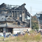 小学生の兄弟が亡くなった民家火災の現場＝２０２１年１１月２０日、兵庫県稲美町岡