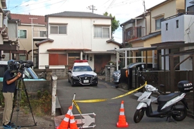 盗み目的で侵入した男に住民女性が殺害される事件があった現場近くの様子＝２８日午前８時２２分、加古川市