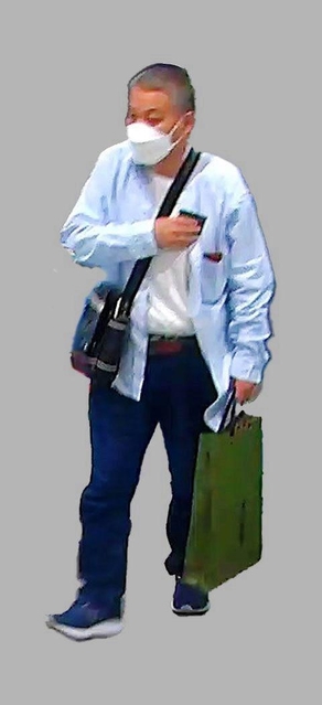 現金の運搬役とみられる男の防犯カメラ画像（兵庫県警提供）