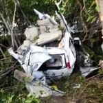 乗用車がガードロープに衝突、６人が死傷した山陽自動車道の事故現場＝１１日午後、赤穂市大津（兵庫県警高速隊提供）