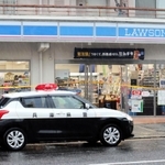 規制線が張られた現場＝２２日午前８時５６分、神戸市灘区篠原本町５