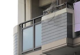 ３人が生活していたマンションの一室。姉は狭いベランダで生活していた＝姫路市内