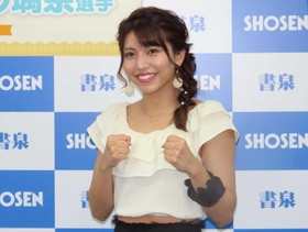 ファースト写真集の発売記念イベントを行ったぱんちゃん璃奈＝２０２２年６月、東京都内