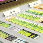 容疑者の自宅から押収された他人名義のキャッシュカードや預金通帳＝５日午後、葺合署