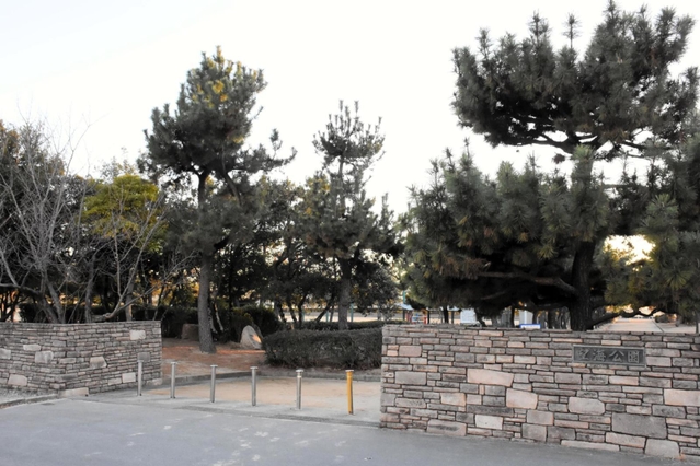 画びょうがばらまかれているのが見つかった望海公園＝播磨町古宮