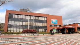 現在は観光施設などとして使われている加東市の旧滝野庁舎。改修工事の入札情報が業者に漏れた疑いがある＝２６日午後、同市下滝野