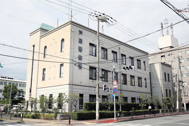 兵庫県警芦屋署＝芦屋市公光町
