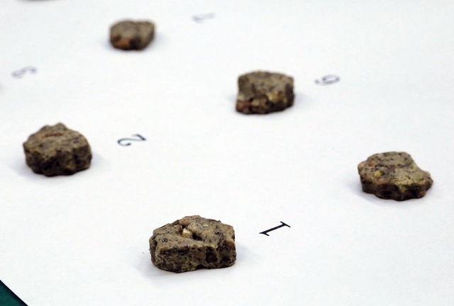押収された大麻入りのクッキー＝１５日、兵庫県警本部