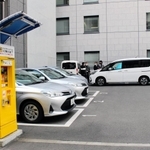 吉岡隼人容疑者がいたとみられる駐車場＝９日午後０時１９分、神戸市中央区磯上通７