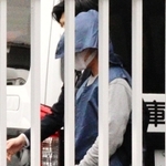 兵庫署から送検される吉岡隼人容疑者＝１０日午後０時５６分、神戸市兵庫区下沢通３