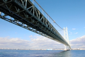 明石海峡大橋（資料写真）＝淡路島側から